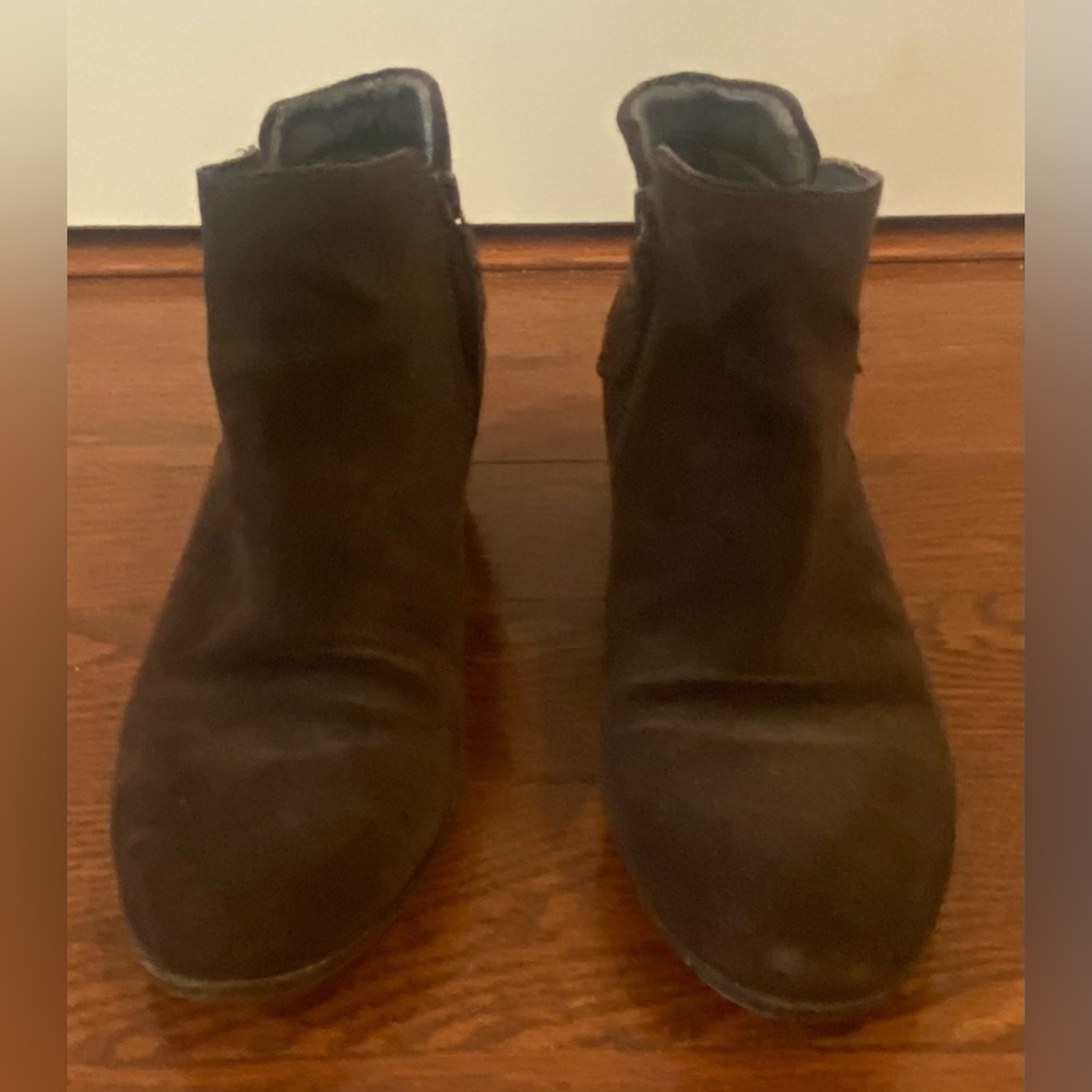 Vince Camuto Ankle Boots Sz 8M Chocolate Brown Suede Leather Zip Ankles